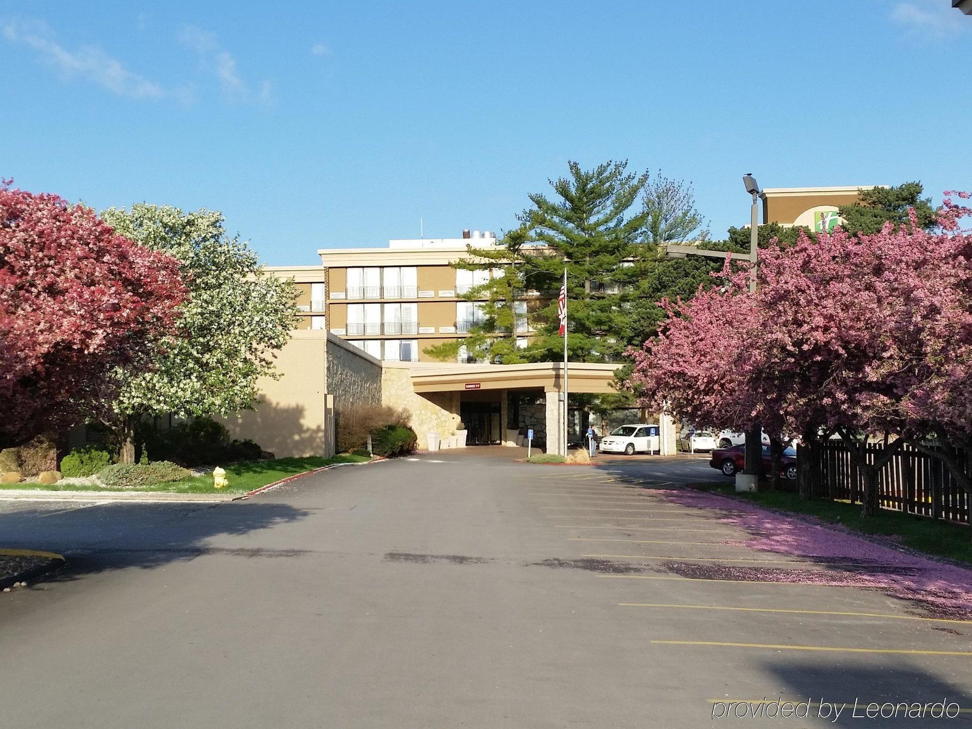 Hotel & Des Moines-northwest By Ihg 3*