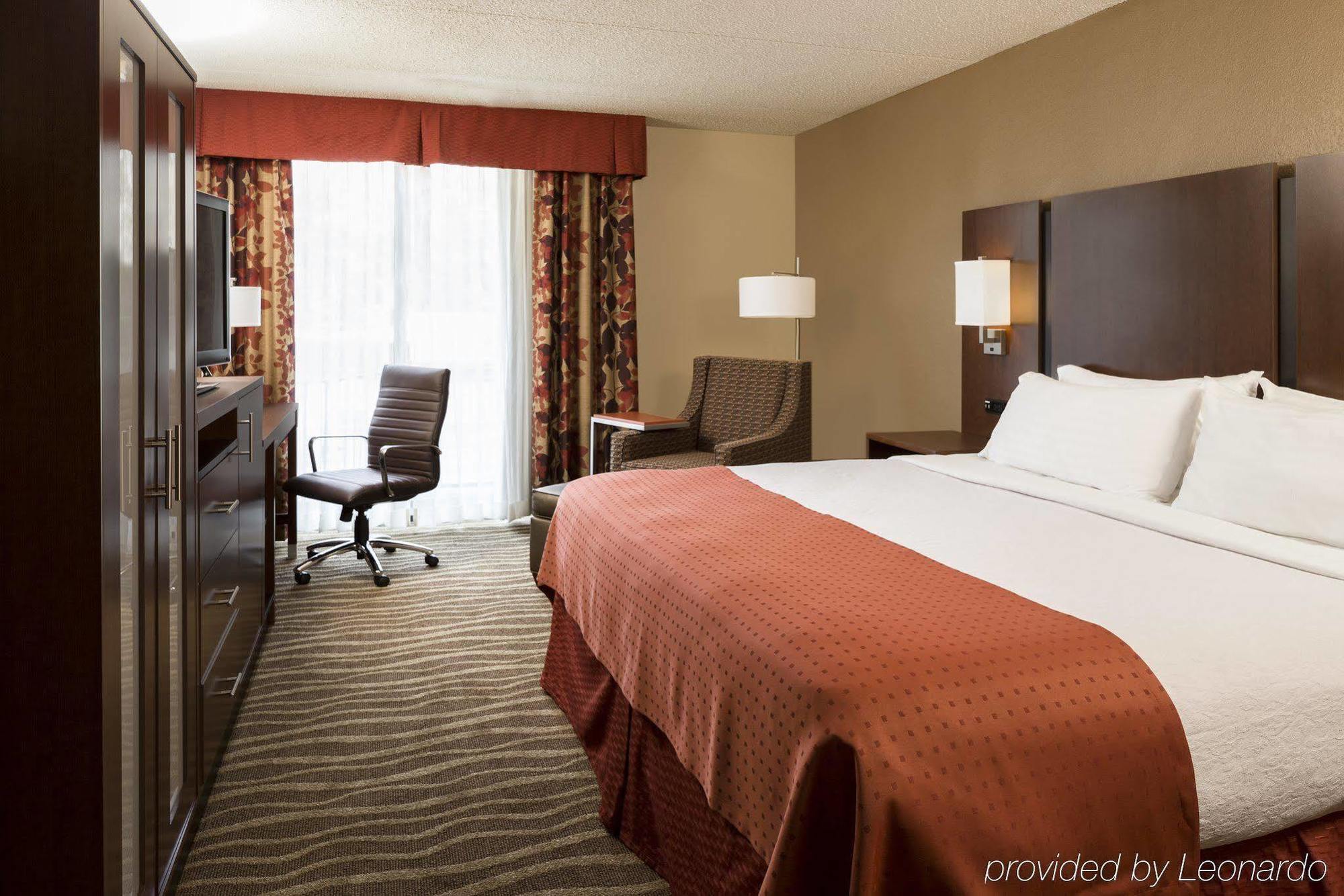& Des Moines-northwest By Ihg Hotel