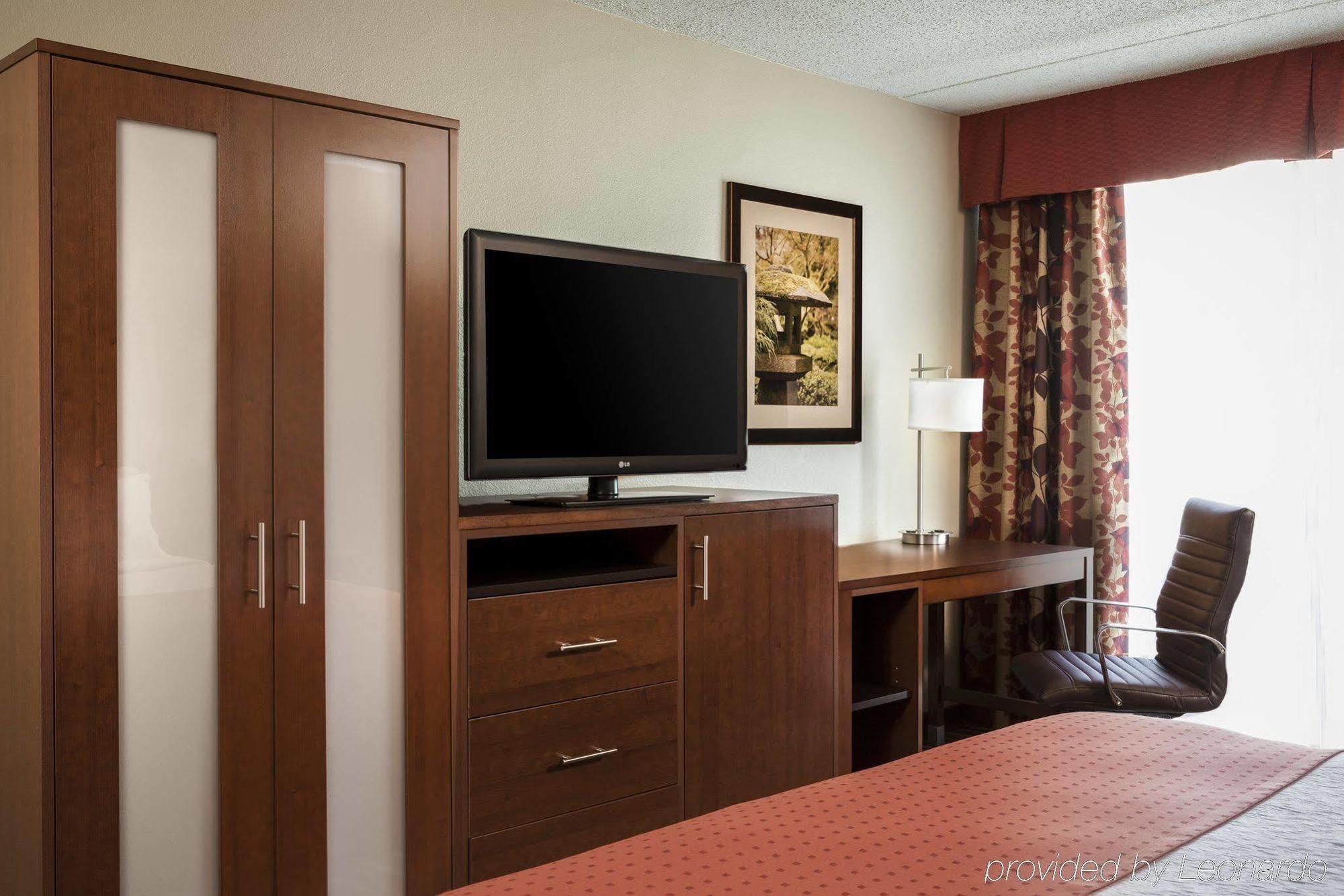 & Des Moines-northwest By Ihg Hotel Urbandale