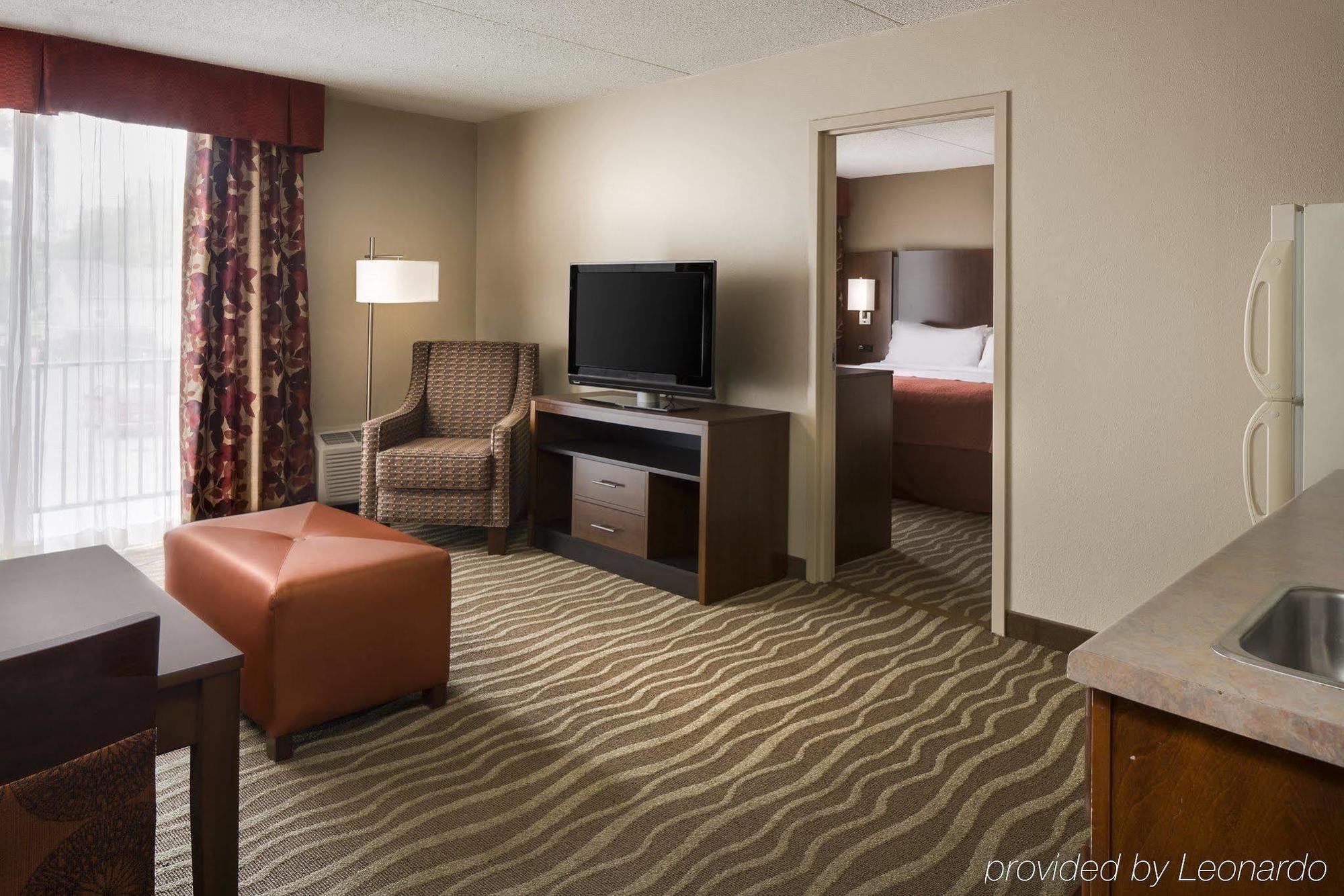 & Des Moines-northwest By Ihg 3*