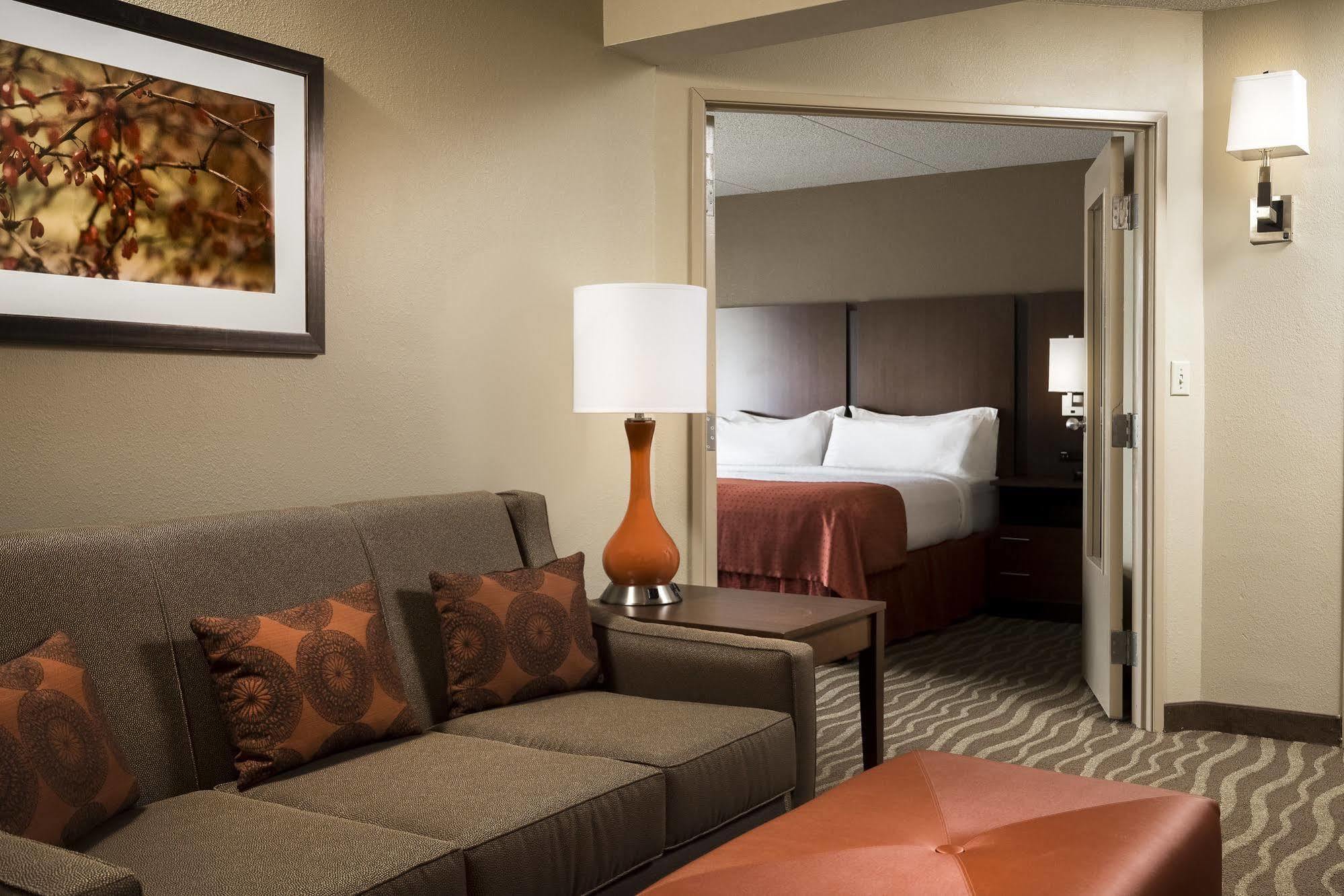 Hotel & Des Moines-northwest By Ihg Urbandale