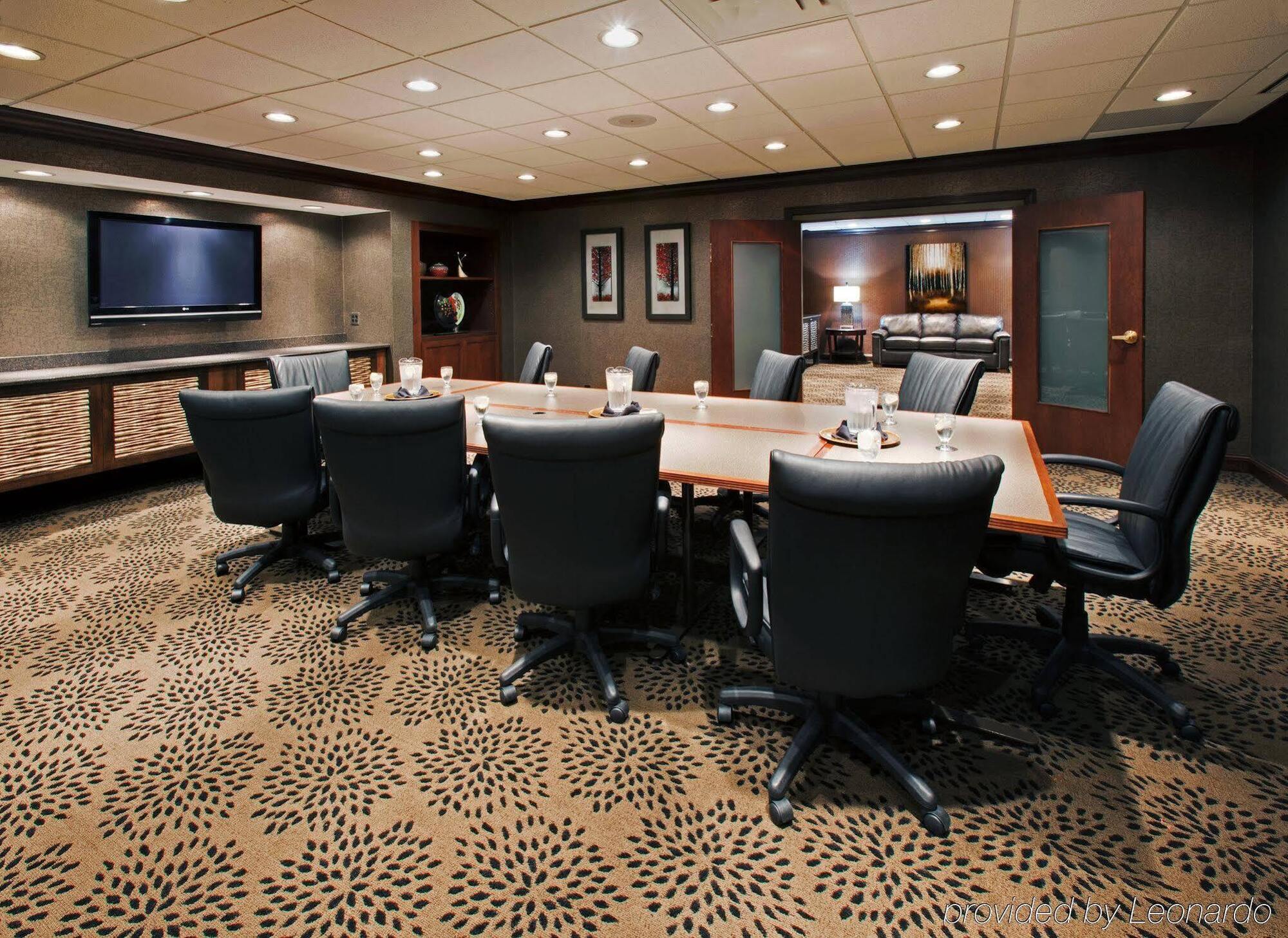 Hotel & Des Moines-northwest By Ihg