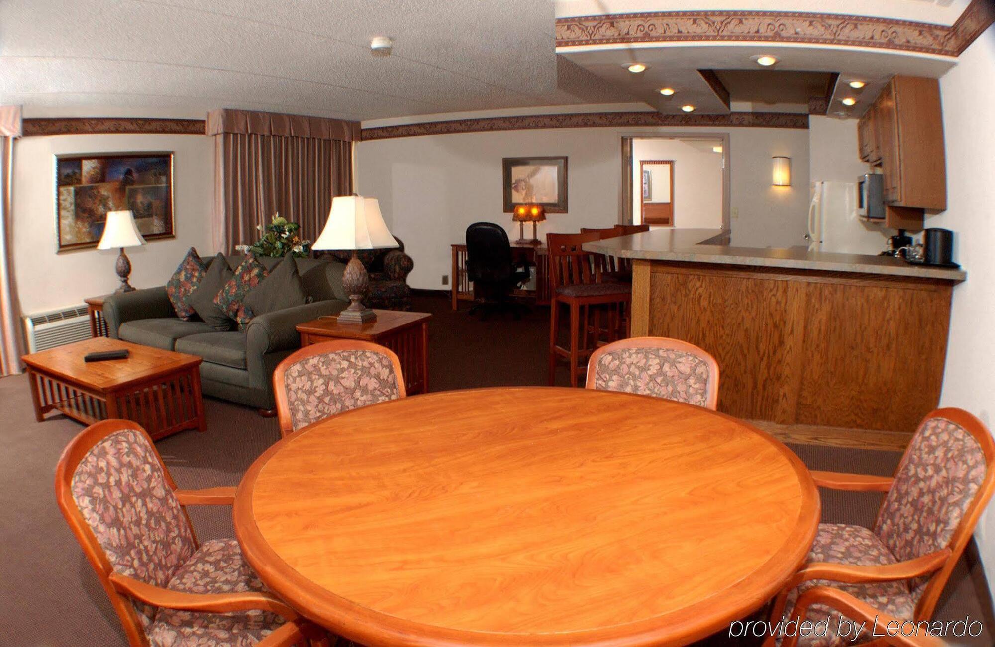 & Des Moines-northwest By Ihg Hotel Urbandale